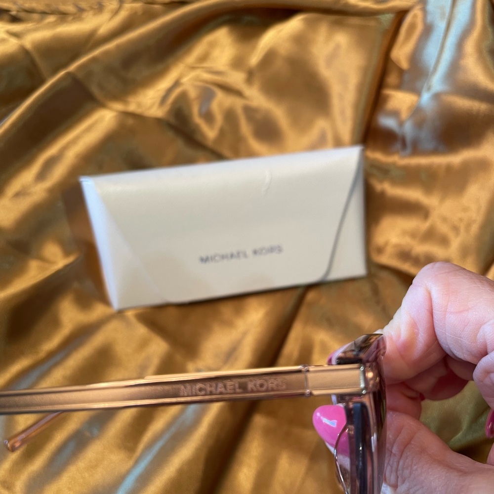 🩷Rose Gold MK sunglasses🩷 - Picture 2 of 6